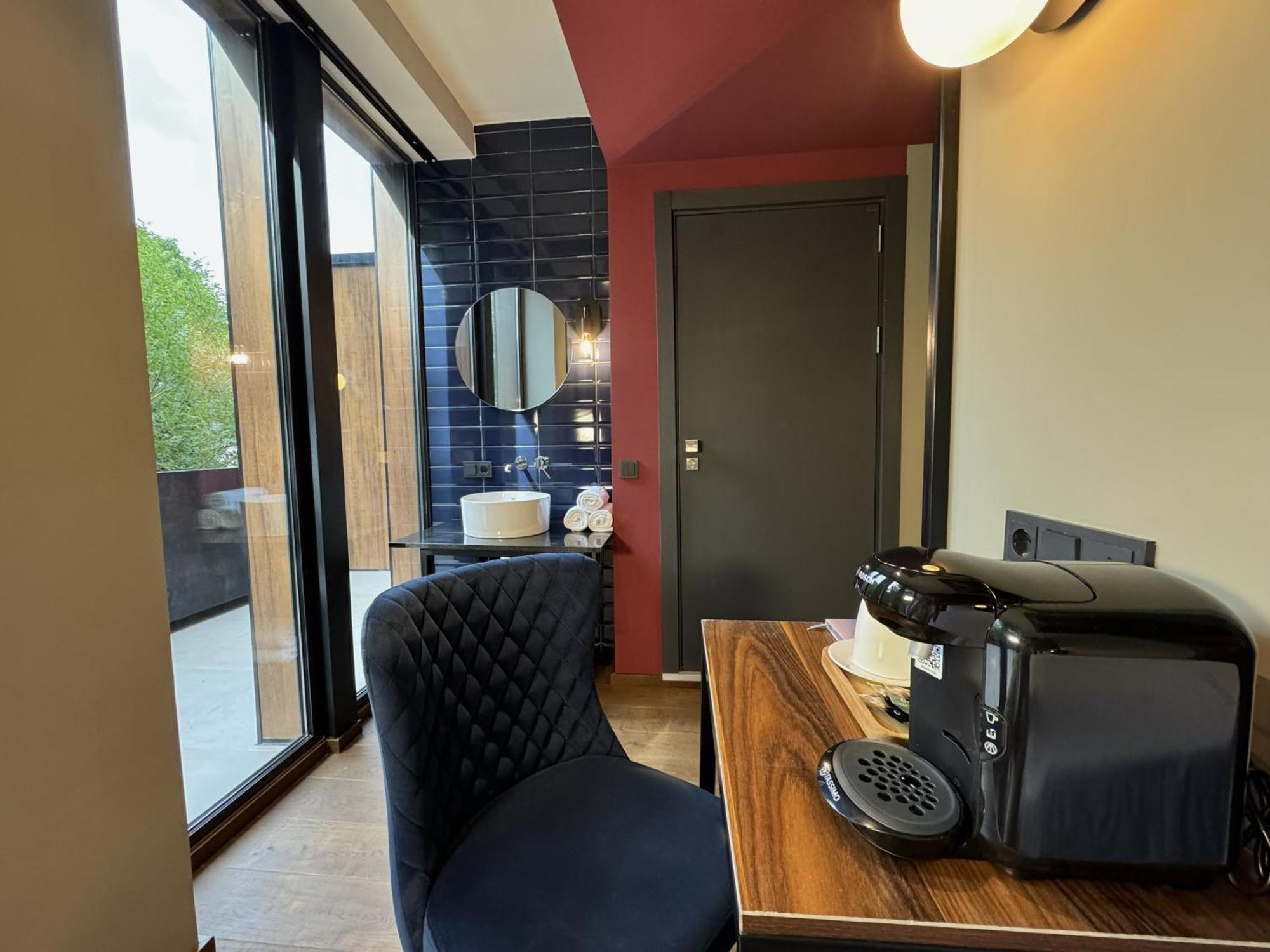 Tbilisi Edition - Design Hotel & Private Spa Екстер'єр фото