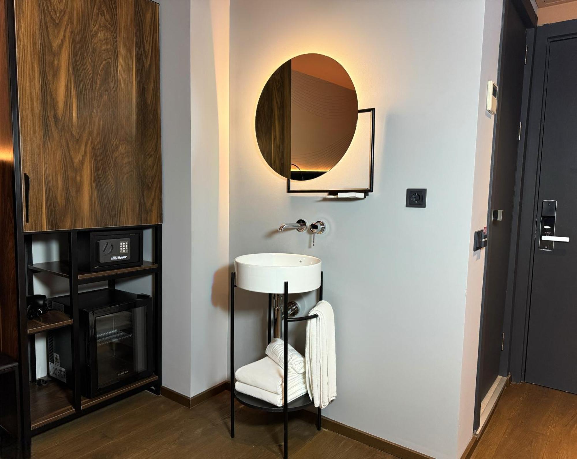 Tbilisi Edition - Design Hotel & Private Spa Екстер'єр фото