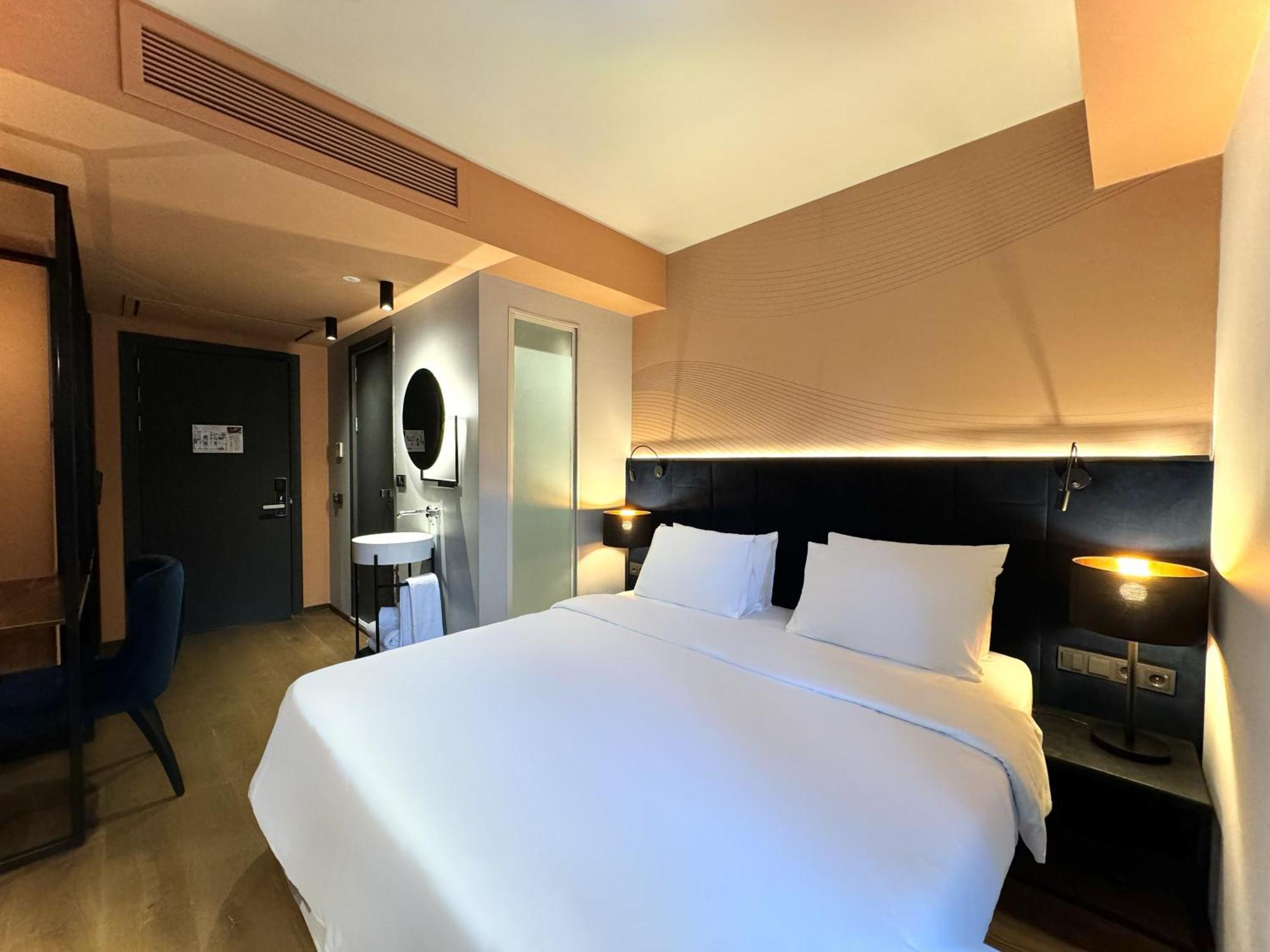 Tbilisi Edition - Design Hotel & Private Spa Екстер'єр фото