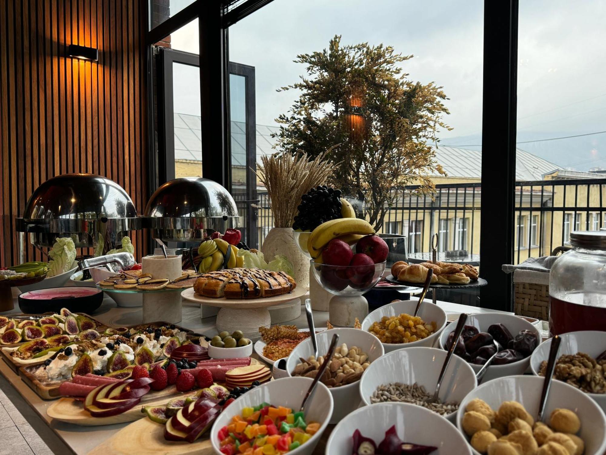 Tbilisi Edition - Design Hotel & Private Spa Екстер'єр фото